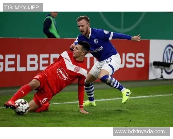 沙尔克04惨遭弗莱堡逆袭主场两连败遇困境