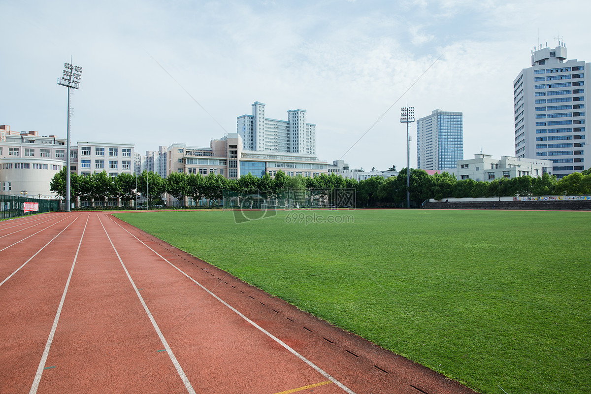 进行学校塑胶跑道检测拒绝让孩子跑在“毒”跑道上