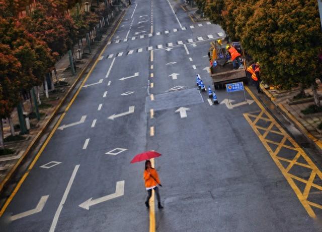 跑步在柏油路还是塑胶竞技宝官网跑道上好